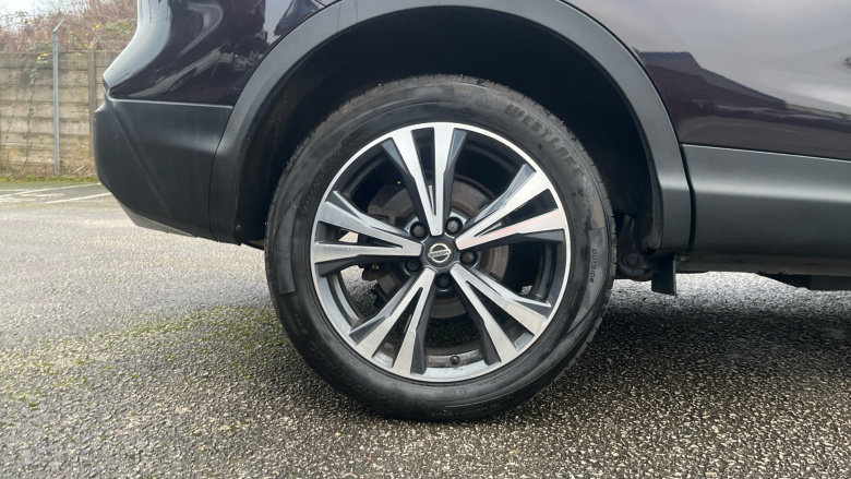 Nissan Qashqai 1.3 DiG-T N-Connecta 5dr Petrol Hatchback